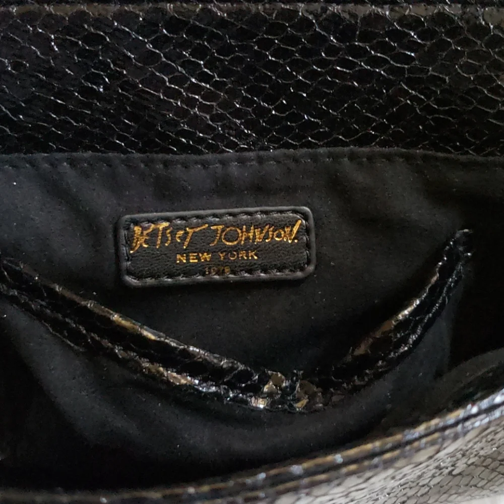 Betsey Johnson Slither & Shine Snake Embossed Crossbody Black Bag Rare NWT